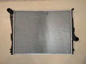 376792261 Bmw 1999-05 318i 335is Radiator Mahle Behr Oem 99000053