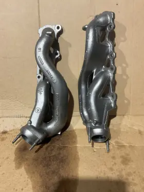 327-2325 Ford 15-24 F150 5.0l Motor Engine Pair Lh Rh Exhaust Manifolds Oem Factory Oe Wty