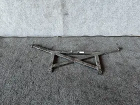 A1906107300 Mercedes-benz 2017-2020 C190 Amg Gt/gts Rear Stiffening Carrier Exhaust Holder Oem